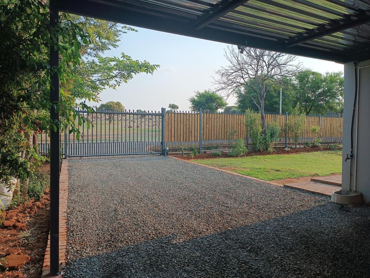 Nini'S Guest Units Hotel Bloemfontein Exterior photo